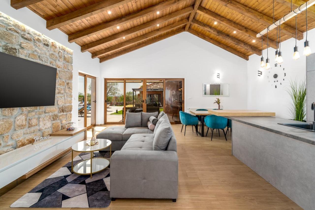 New! Promina Luxury Villa With 72Sqm Heated Pool, Jacuzzi, Infrared Sauna, Tennis Court, Media Room Bogatić Kültér fotó