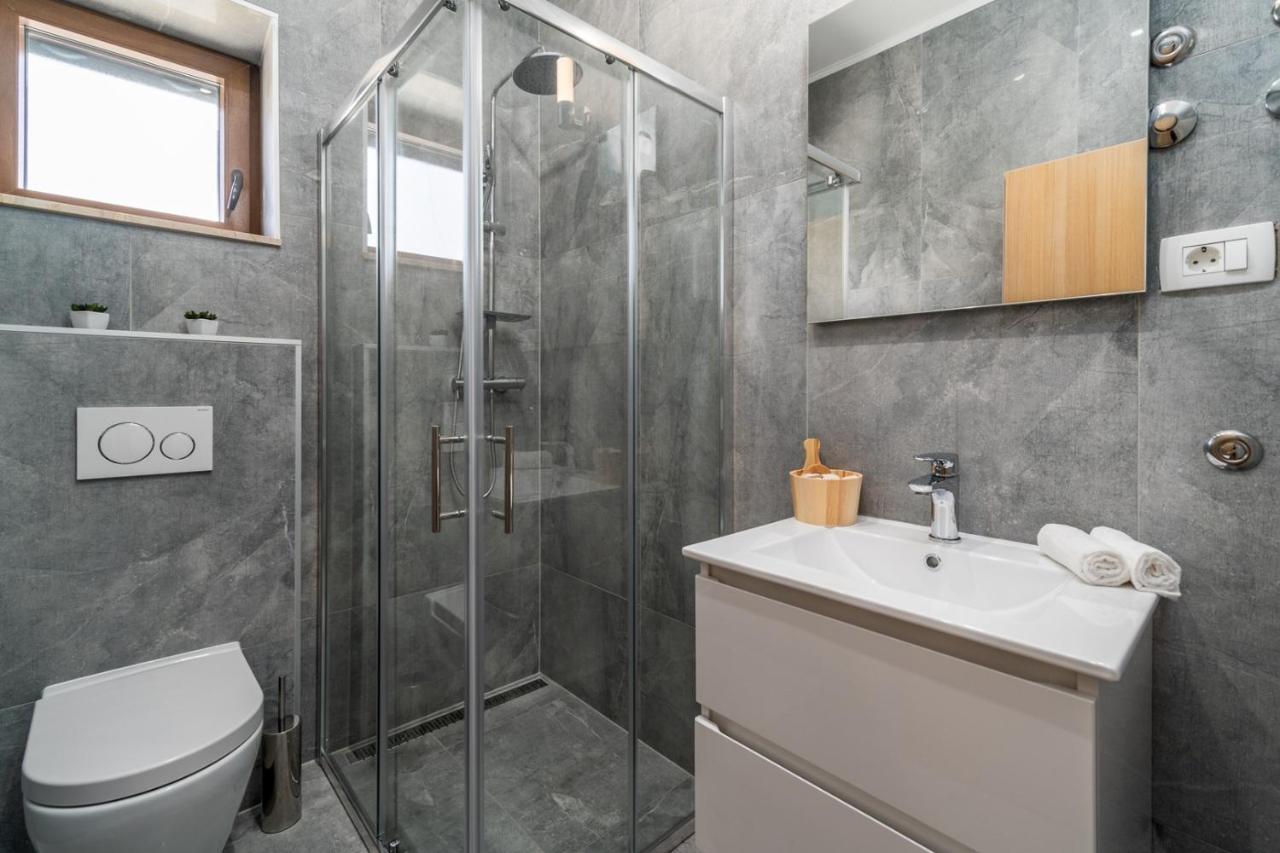 New! Promina Luxury Villa With 72Sqm Heated Pool, Jacuzzi, Infrared Sauna, Tennis Court, Media Room Bogatić Kültér fotó