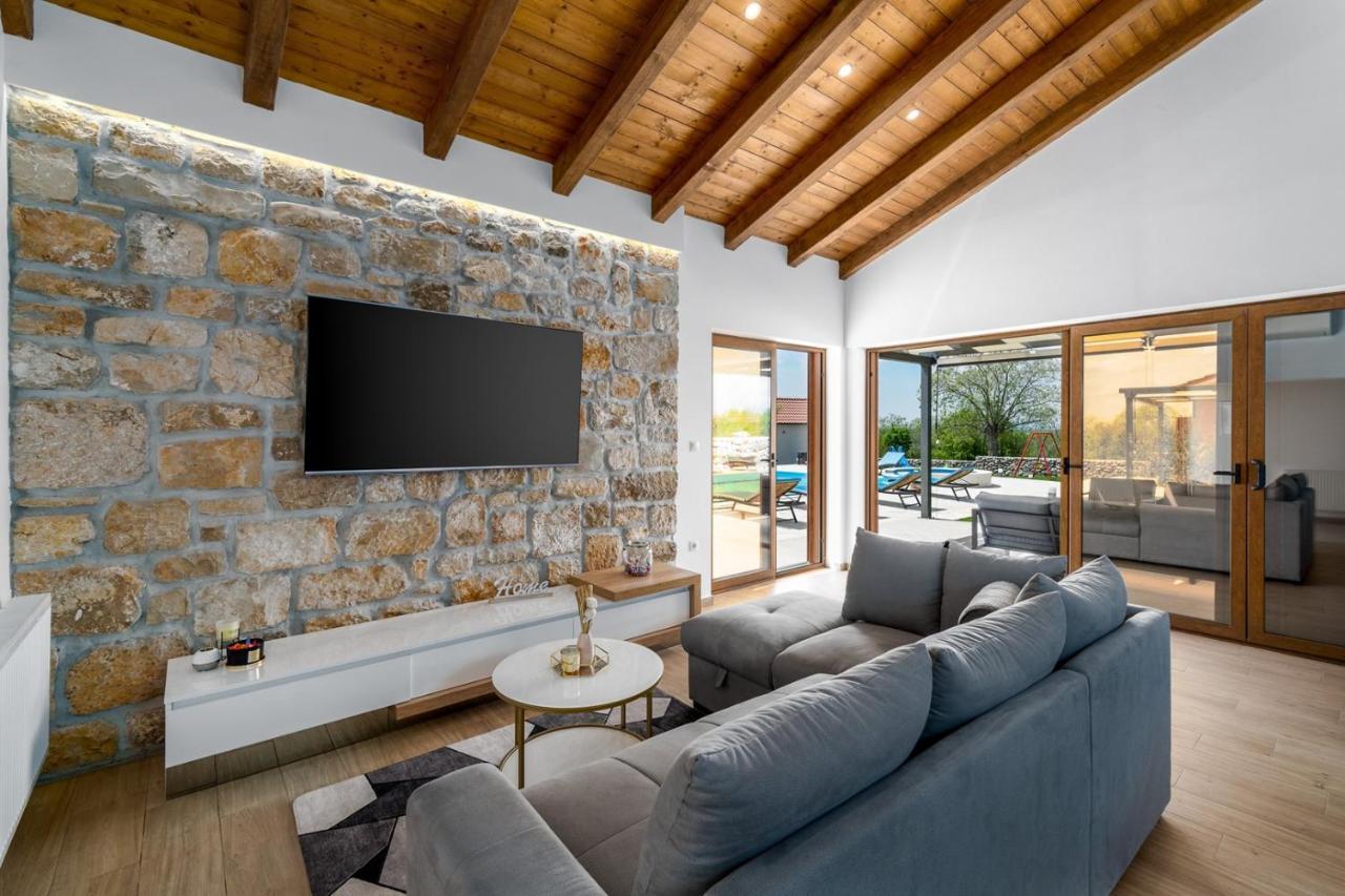 New! Promina Luxury Villa With 72Sqm Heated Pool, Jacuzzi, Infrared Sauna, Tennis Court, Media Room Bogatić Kültér fotó