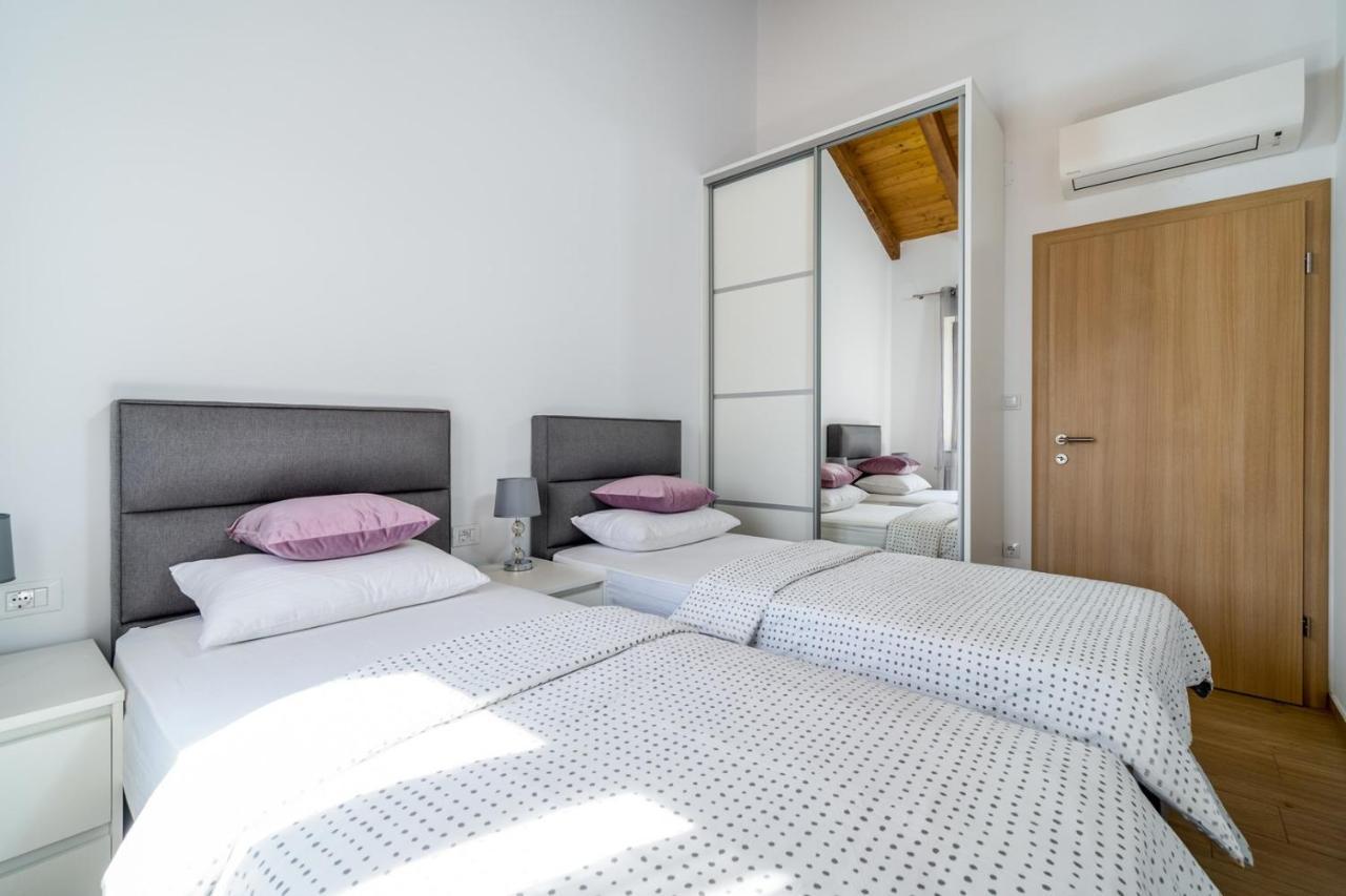 New! Promina Luxury Villa With 72Sqm Heated Pool, Jacuzzi, Infrared Sauna, Tennis Court, Media Room Bogatić Kültér fotó