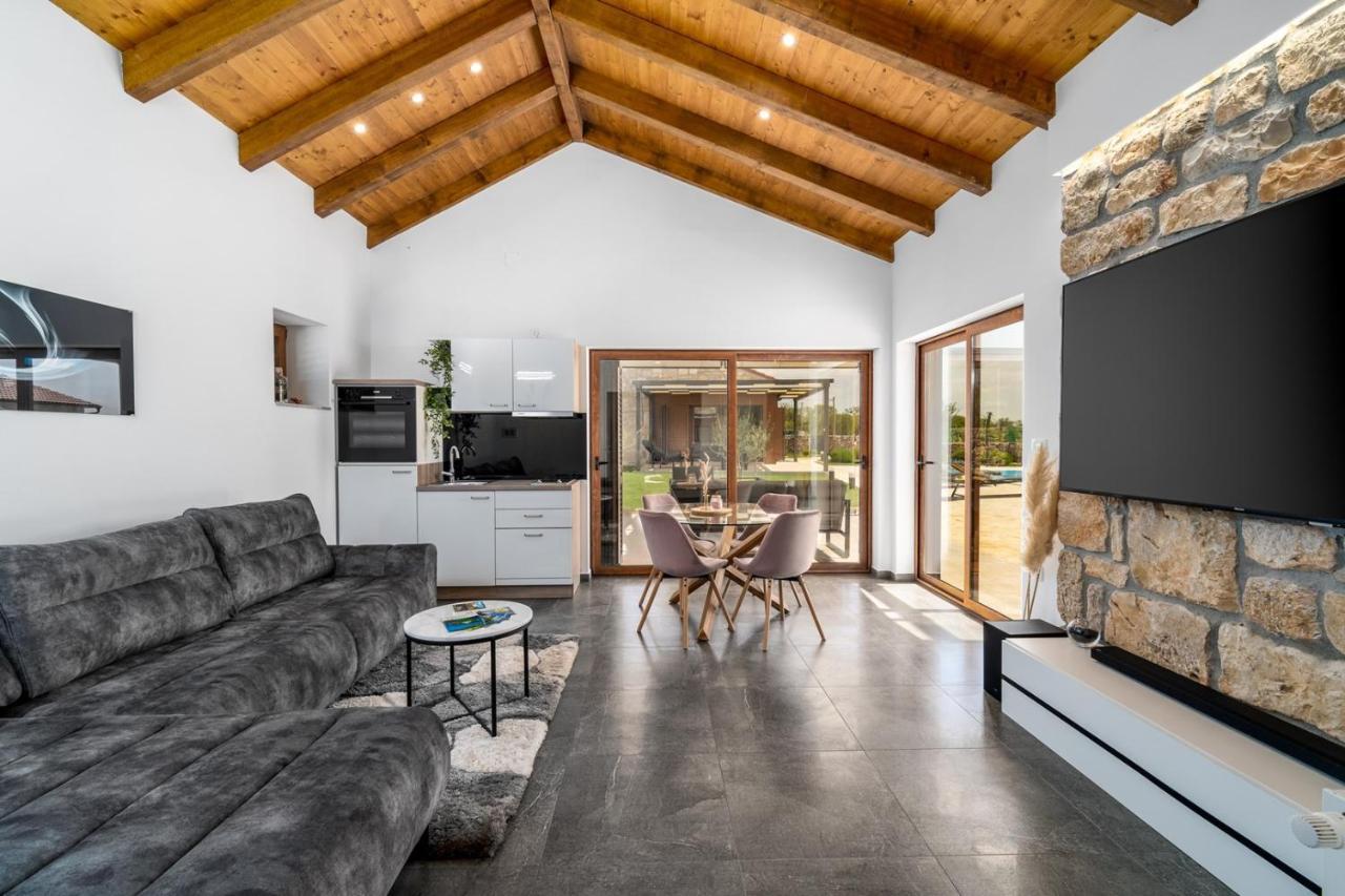 New! Promina Luxury Villa With 72Sqm Heated Pool, Jacuzzi, Infrared Sauna, Tennis Court, Media Room Bogatić Kültér fotó