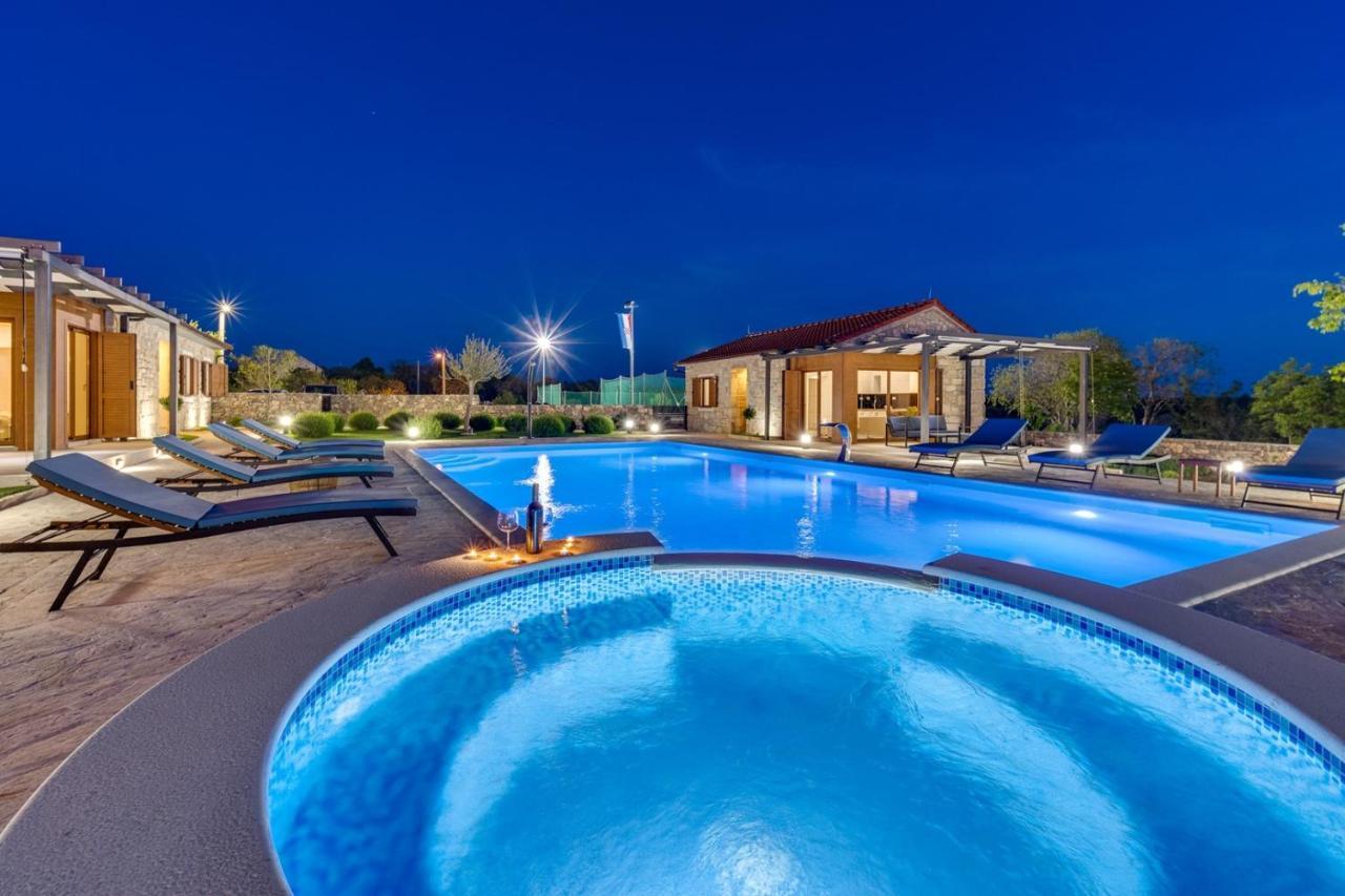 New! Promina Luxury Villa With 72Sqm Heated Pool, Jacuzzi, Infrared Sauna, Tennis Court, Media Room Bogatić Kültér fotó