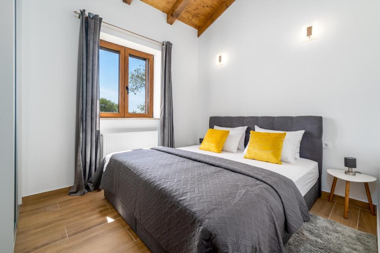 New! Promina Luxury Villa With 72Sqm Heated Pool, Jacuzzi, Infrared Sauna, Tennis Court, Media Room Bogatić Kültér fotó