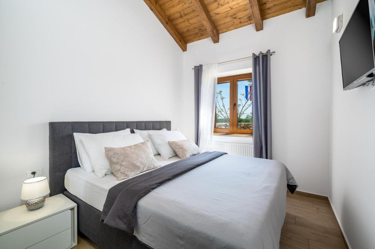 New! Promina Luxury Villa With 72Sqm Heated Pool, Jacuzzi, Infrared Sauna, Tennis Court, Media Room Bogatić Kültér fotó