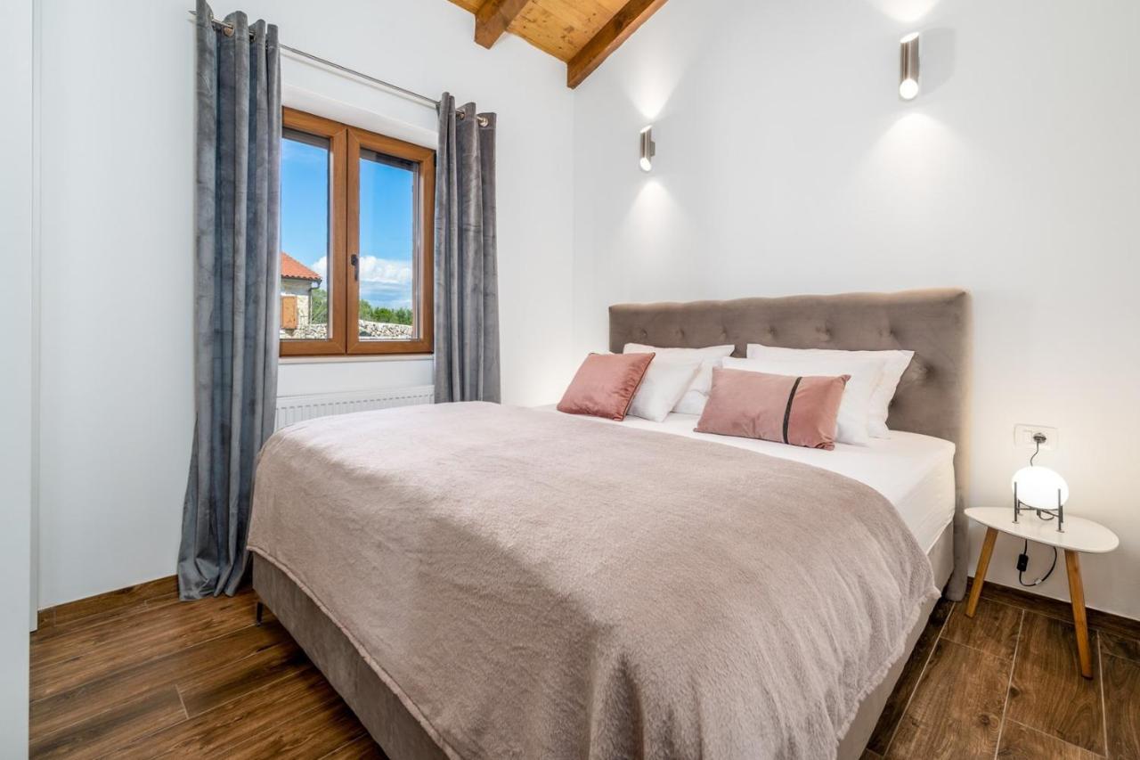 New! Promina Luxury Villa With 72Sqm Heated Pool, Jacuzzi, Infrared Sauna, Tennis Court, Media Room Bogatić Kültér fotó
