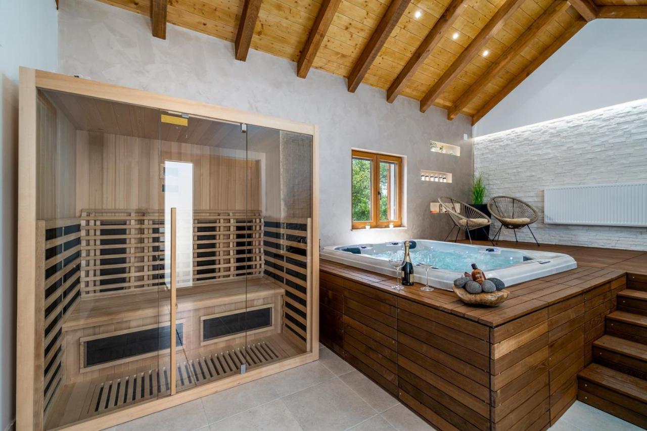 New! Promina Luxury Villa With 72Sqm Heated Pool, Jacuzzi, Infrared Sauna, Tennis Court, Media Room Bogatić Kültér fotó